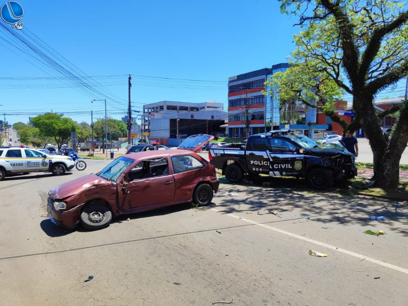 Quatro pessoas ficam feridas em acidente envolvendo viatura da Polícia