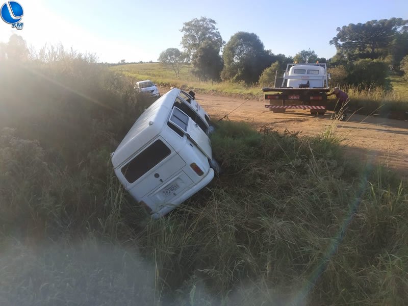 Bombeiros atendem saída de pista na BR 285