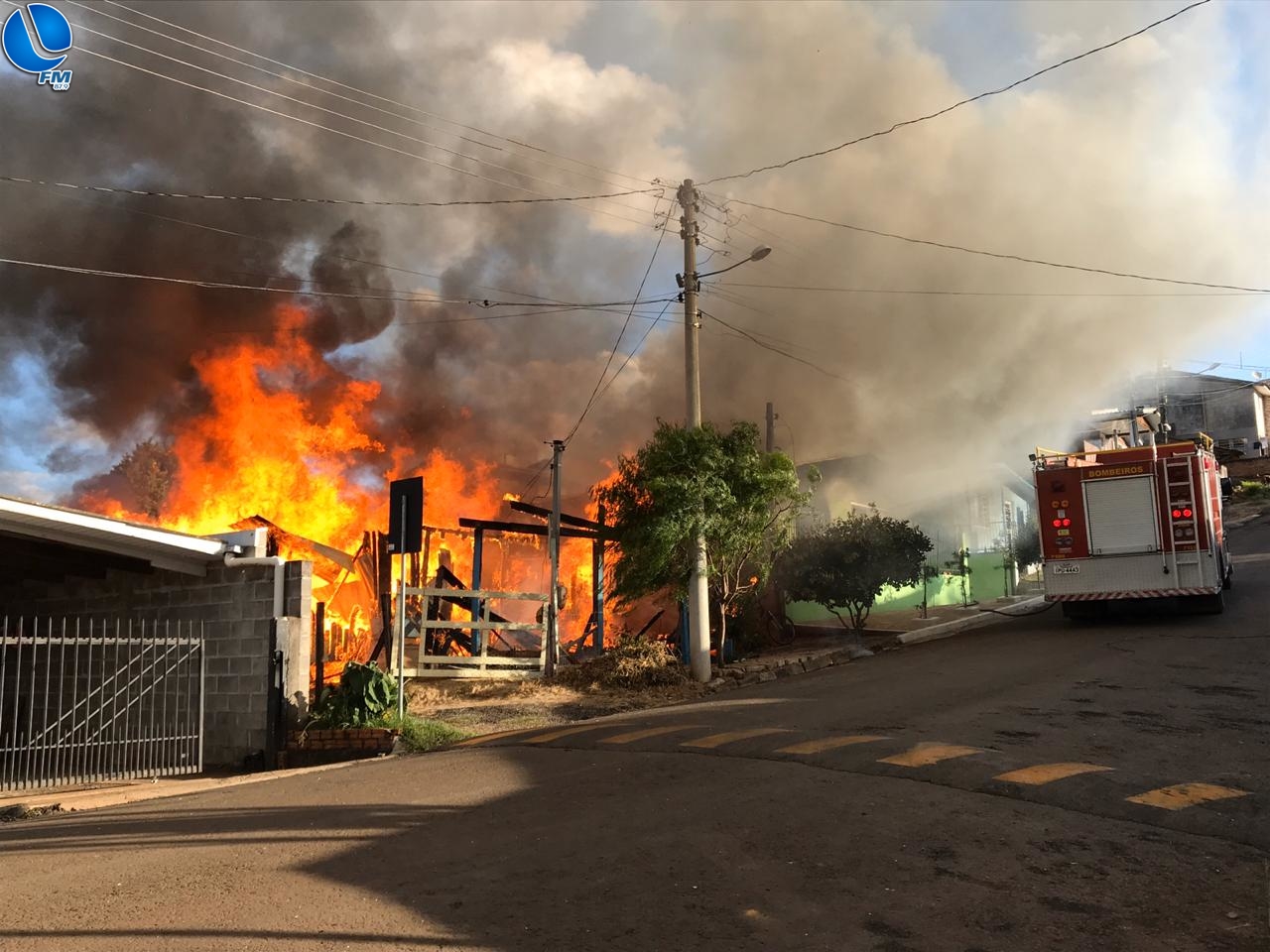 Duas casas são consumidas pelo fogo no Bairro Gaúcha