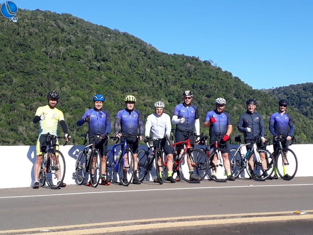 Ciclistas percorrem 440km em dois dias