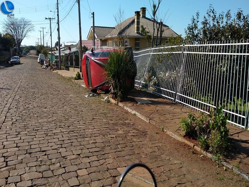 Idoso tomba veículo no Bairro Alto Pedregal