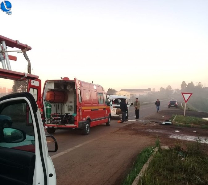 Colisão frontal deixa 4 pessoas feridas