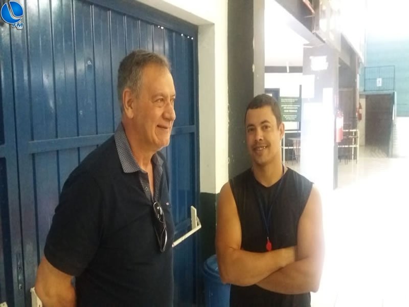 Cerca de 120 crianças fazem parte da Escolinha Bom de Bola