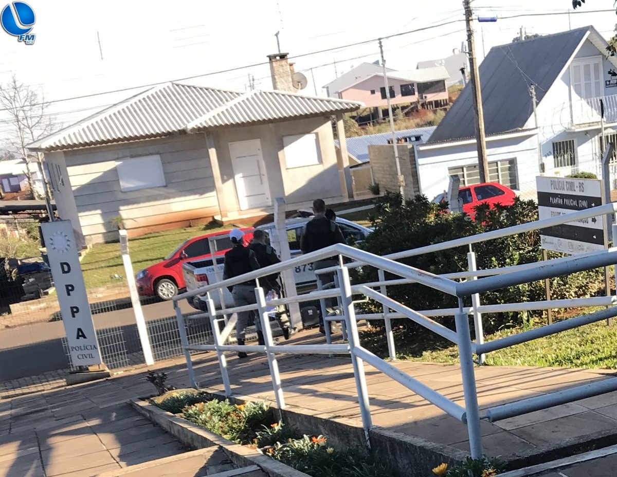 Homem com mandado de prisão é detido no bairro Oliveira