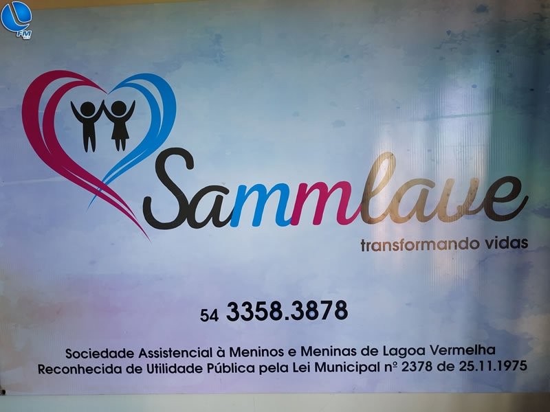 Alpha Segurança e Lagoa FM entregam agasalhos para entidades do município