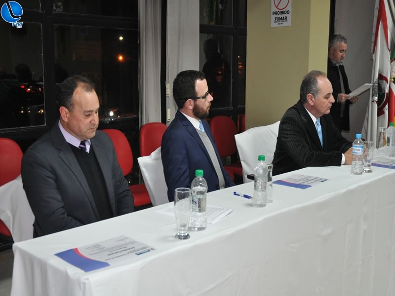 Sessão solene presta homenagem aos 30 anos da UAB (União das Associações de Bairros)