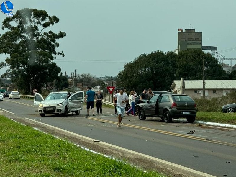 Acidente envolve dois veículos, na BR 285, em Lagoa Vermelha