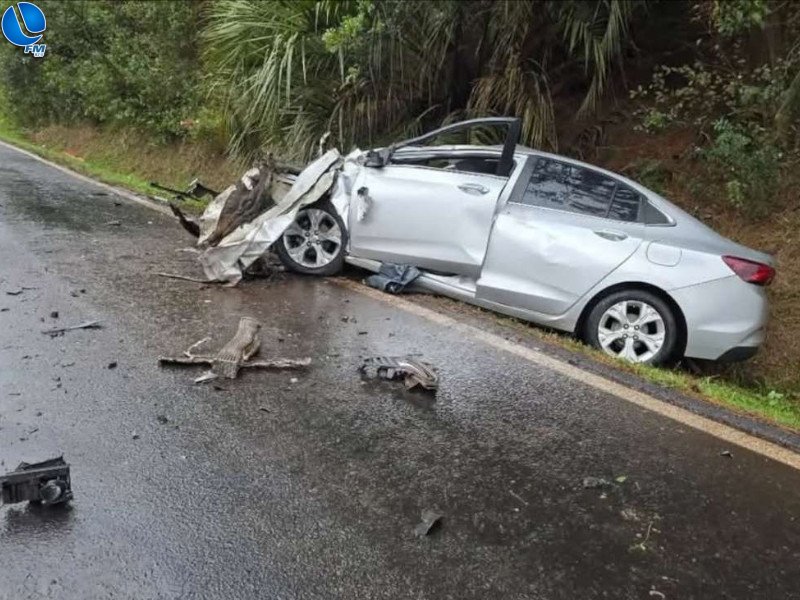 Colisão entre três veículos deixa um morto e dois feridos na ERS-135, em Passo Fundo