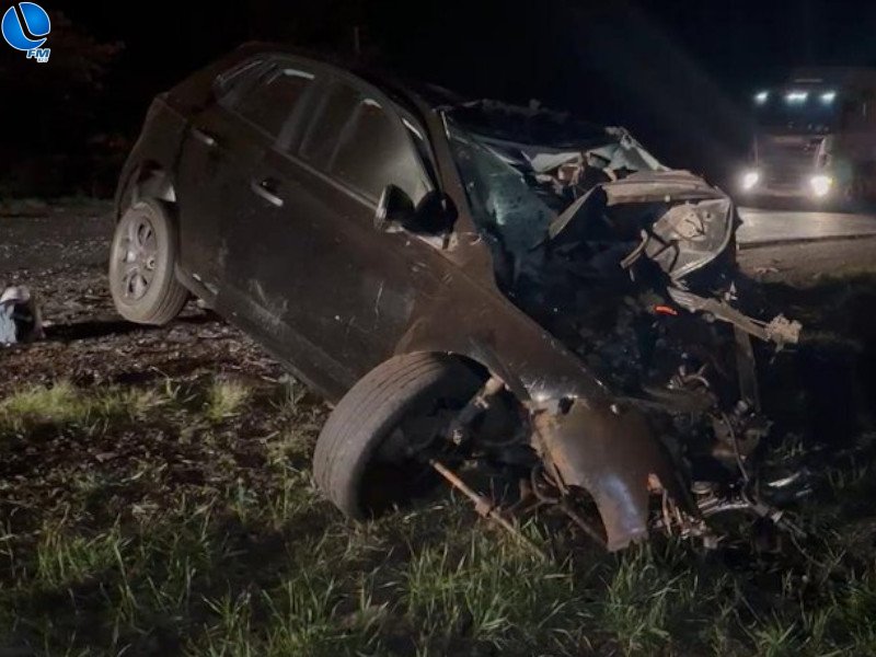 Homem morre em colisão entre carro e caminhão na BR 285