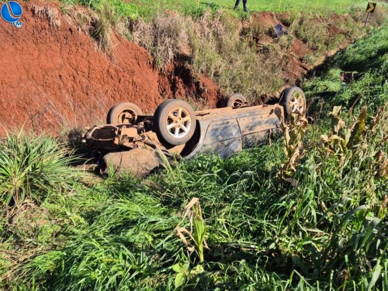 Tapejarense fica ferido em capotamento na ERS-463