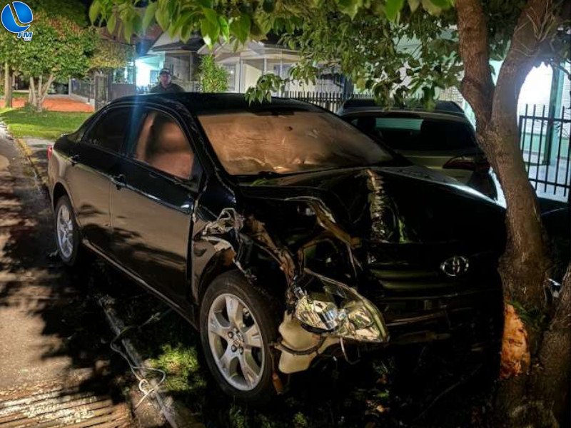 Adolescente furta veículo e se envolve em acidente em Tapejara