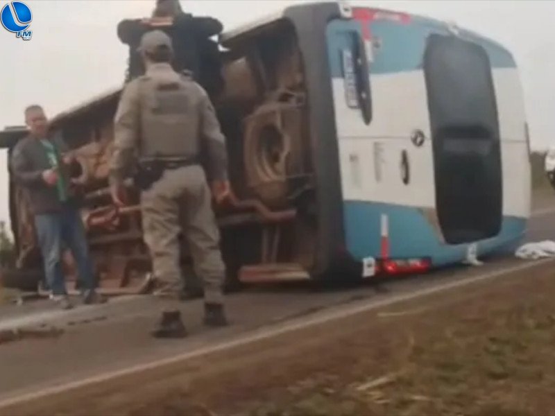 Van da Secretaria da Saúde de Lagoa Vermelha sofre acidente na RST 472