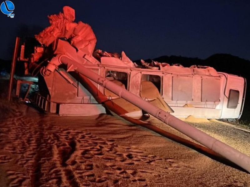 Grave acidente entre caminhões bloqueia totalmente a ERS-324 entre Vila Maria e Casca