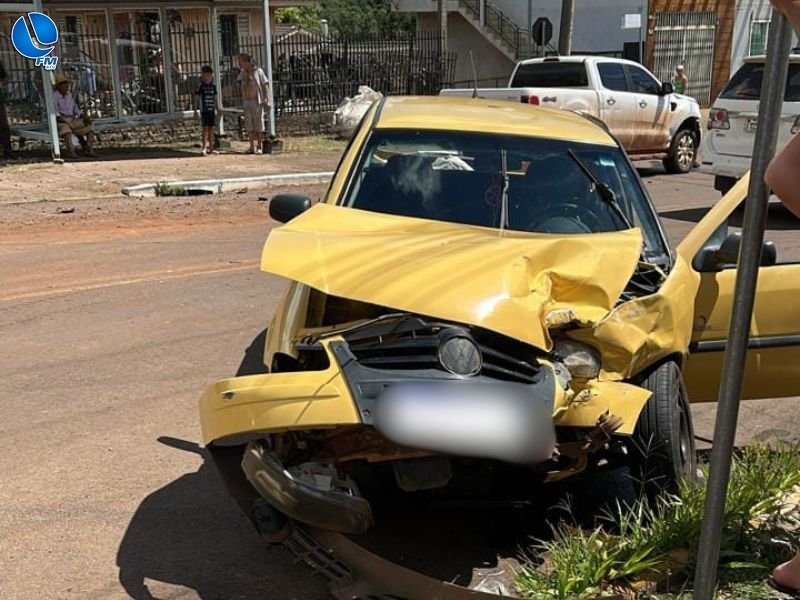 Colisão entre carro e caminhonete deixa jovem ferido em Lagoa Vermelha
