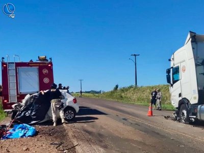 Colisão frontal entre carro e caminhão deixa uma vítima fatal na BR-158