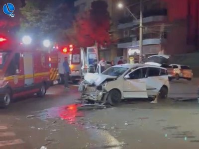 Colisão entre veículos deixa três feridos no centro de Lagoa Vermelha