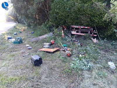 Acidente com caminhão deixa cinco trabalhadores feridos na BR-285 em Lagoa Vermelha