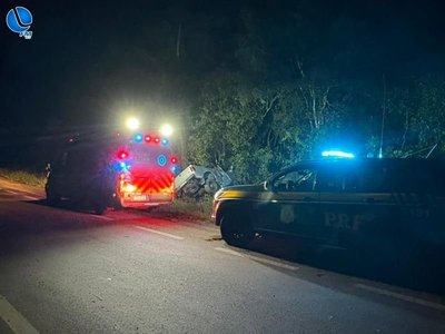 Saída de pista seguida de capotamento deixa três feridos no trevo de Ciríaco