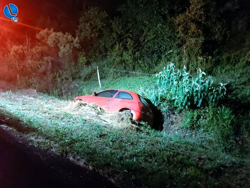 Saída de pista mobiliza Bombeiros Voluntários na ERS-477 em São José do Ouro