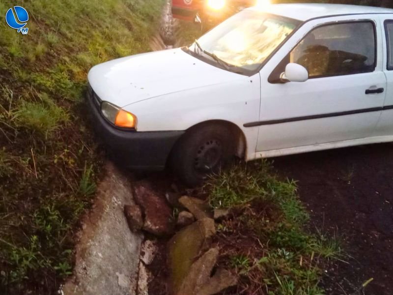 Veículo é encontrado abandonado após saída de pista na BR-285, em Lagoa Vermelha