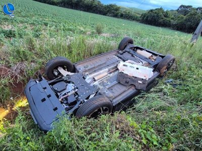 Condutora de Sananduva fica ferida após capotamento na ERS-467 em Ibiaçá