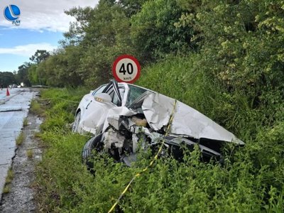 Colisão frontal deixa uma mulher morta e três feridos em Passo Fundo