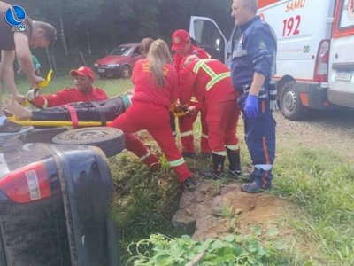 Capotamento na ERS-126 mobiliza equipes de resgate em Sananduva