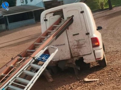 Colisão entre Saveiro e Ford Ka deixa dois feridos na ERS-467 em Tapejara