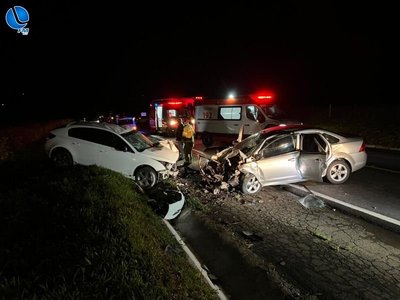 Colisão frontal na BR-285 deixa três feridos entre Lagoa Vermelha e Muitos Capões