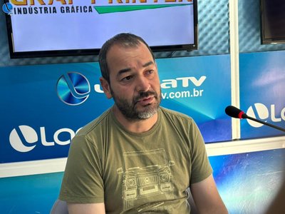 Prefeitura realiza plantio de grama em canteiro central