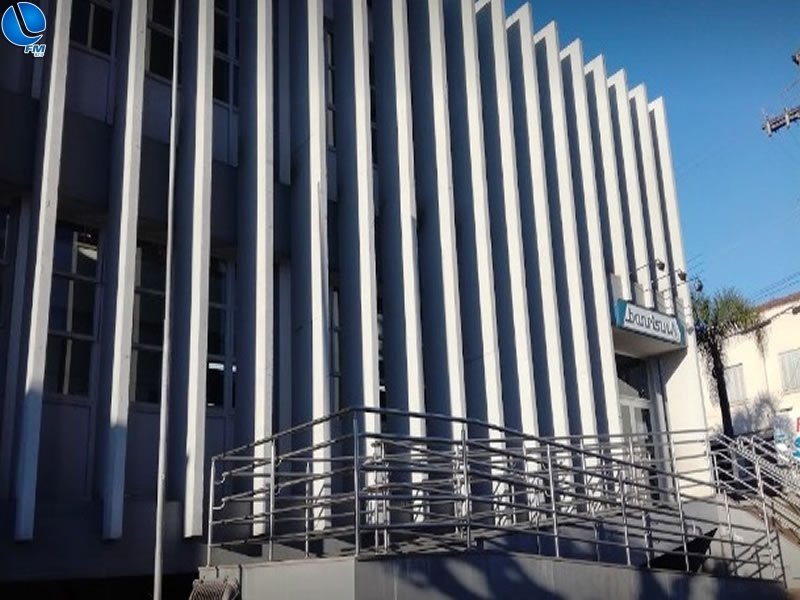 Indivíduo fica preso no auto-atendimento do Banrisul