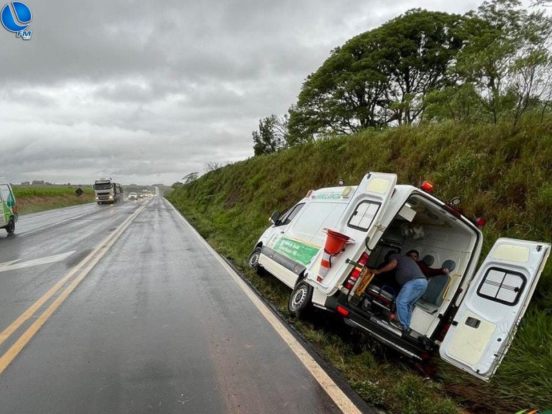 Ambulância sofre acidente na BR 285
