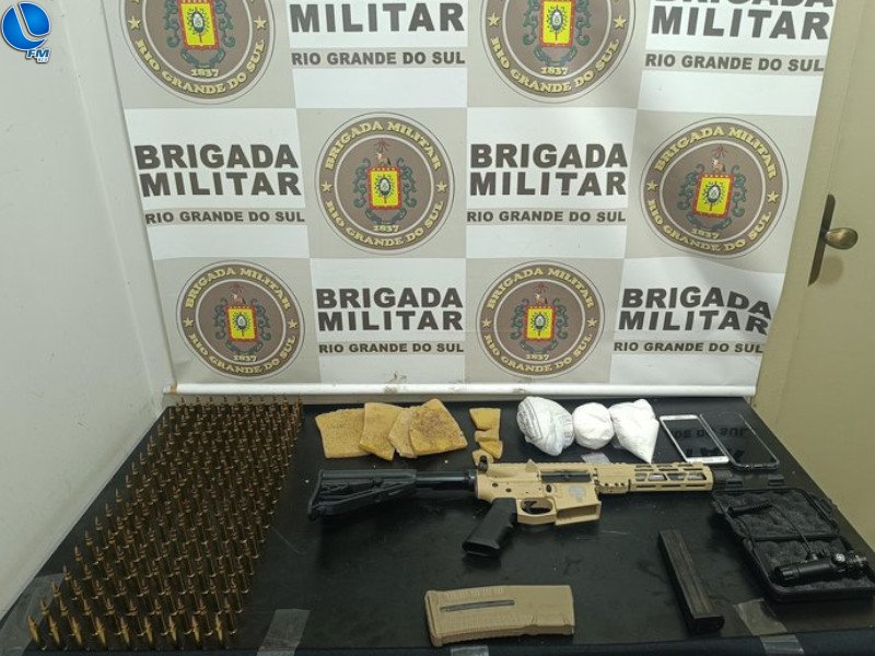 Três homens são presos com fuzil americano com mira laser