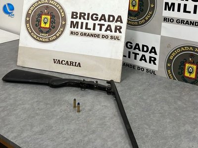 Brigada Militar prende homem por porte e posse ilegal de arma de uso restrito em Vacaria