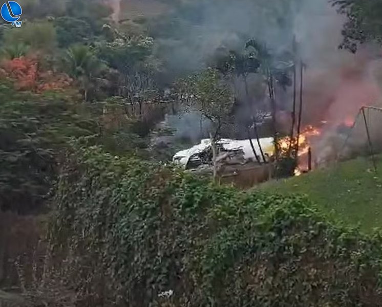 Avião cai no interior de São Paulo