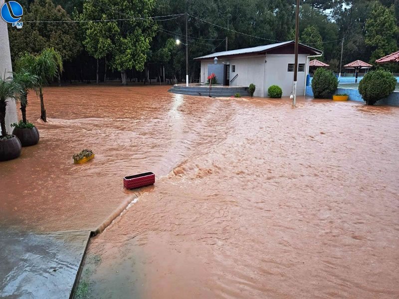 Fortes chuvas e ventania castigam o município de Ibiraiaras