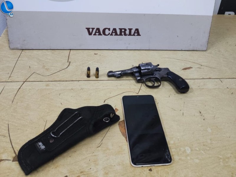 Homem é preso pela Brigada Militar por porte ilegal de arma, em Campestre da Serra