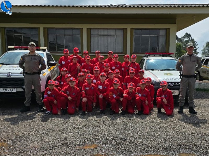 Brigada Militar recebe os Bombeiros Mirins no 10° BPM em Vacaria