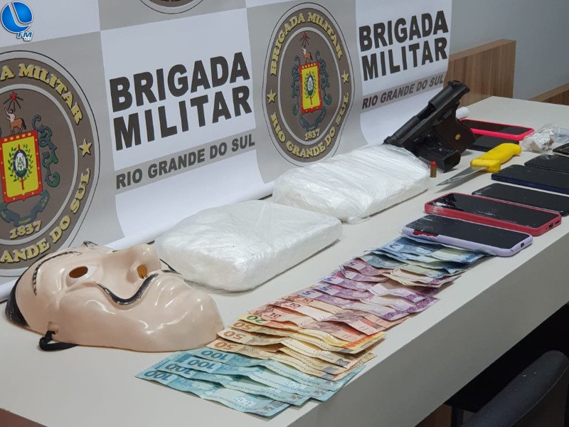 Dupla é presa por tráfico de drogas em Marau