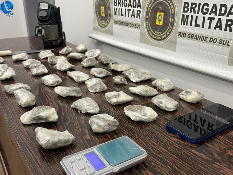 Homem é preso por tráfico de drogas no centro de Nova Araçá