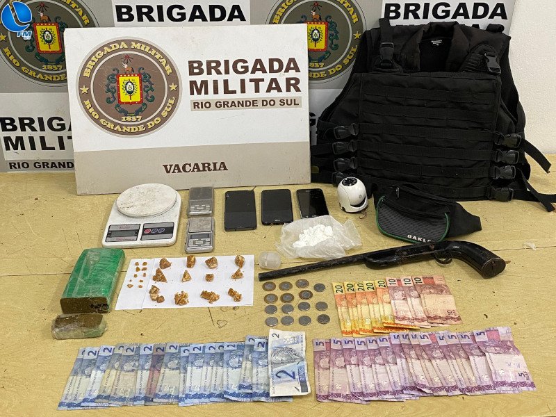 Homem é preso por porte de arma e tráfico de drogas em Vacaria