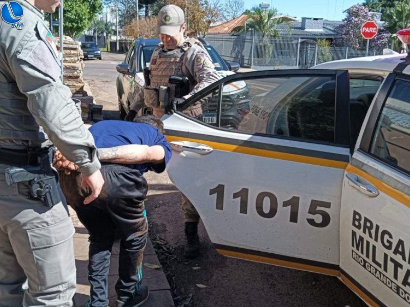 Suspeito de furtos em residências é detido por populares em Passo Fundo