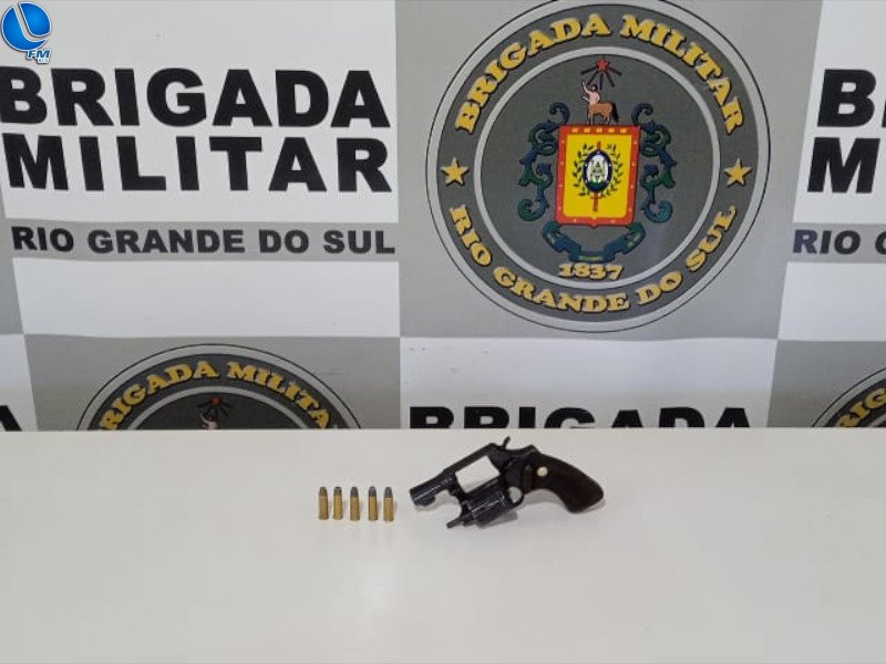 Brigada Militar apreende adolescente por porte de arma, em Guaporé