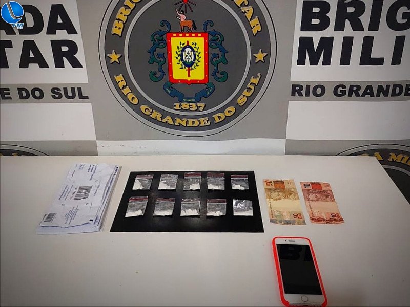 Mulher é presa com droga, em Guaporé