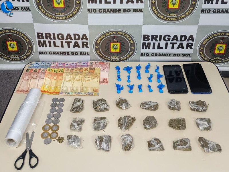 Dupla é presa por tráfico em em Nova Araçá