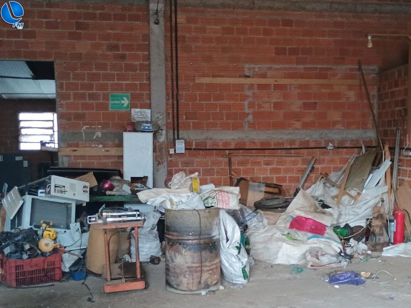 Polícia Ambiental fiscaliza empresa de reciclagem