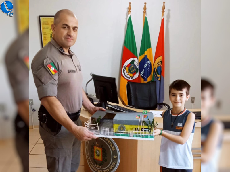 Aluno de Sananduva Homenageia a Brigada Militar com Maquete Especial