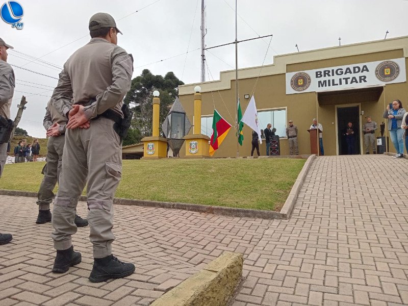 Hora Cívica na Brigada Militar de Lagoa Vermelha dá início à semana da pátria