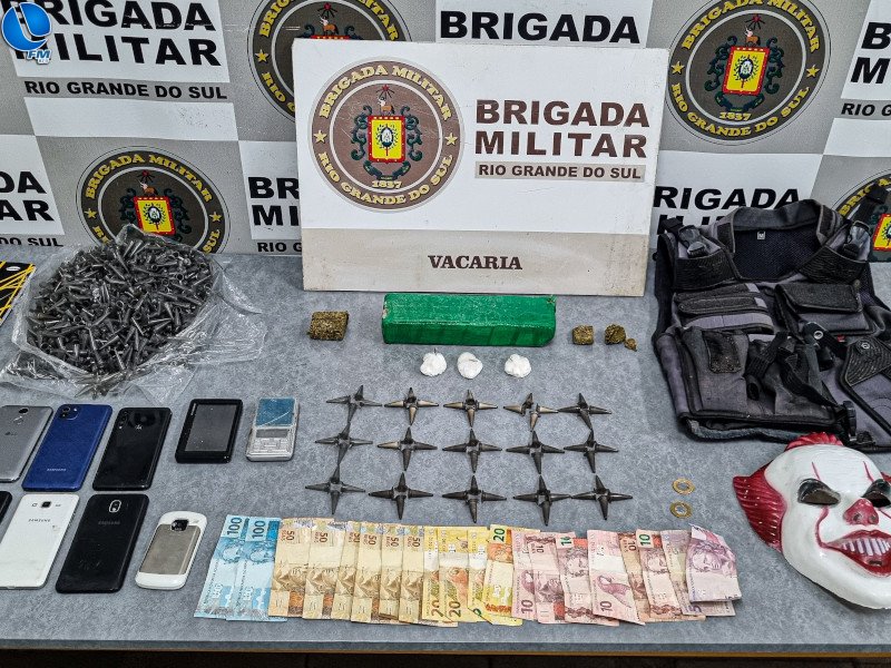 Ao atender ocorrência de violência doméstica, Brigada Militar apreende drogas, em Vacaria