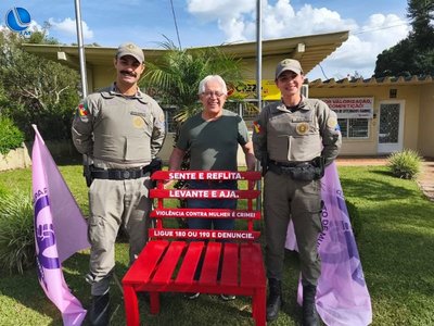 Patrulha Maria da Penha conhece iniciativa do “Banco Vermelho” em Vacaria